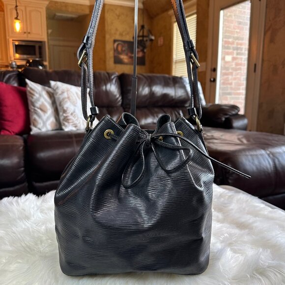 Authentic Louis Vuitton Epi Petit Noe Leather Shoulder Bag - Picture 3 of 14